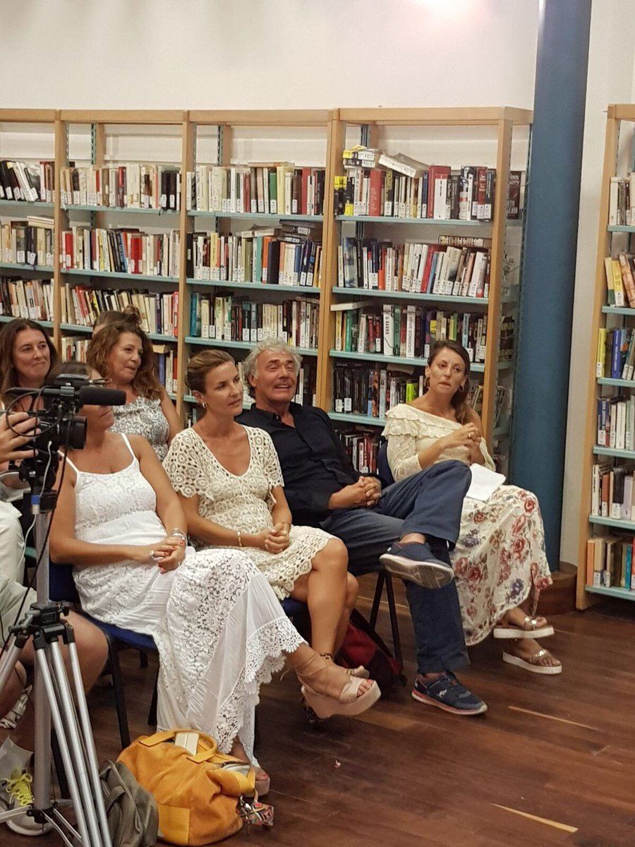 Rita_Cavallaro's tweet photo. #oltrelindizio a Carloforte insieme a tanti amici @ale_moretti @alessandrazedd2 @MonicaMacchioni per #Bergamini #libri #Sardegna https://t.co/4GEkw3IlGr
