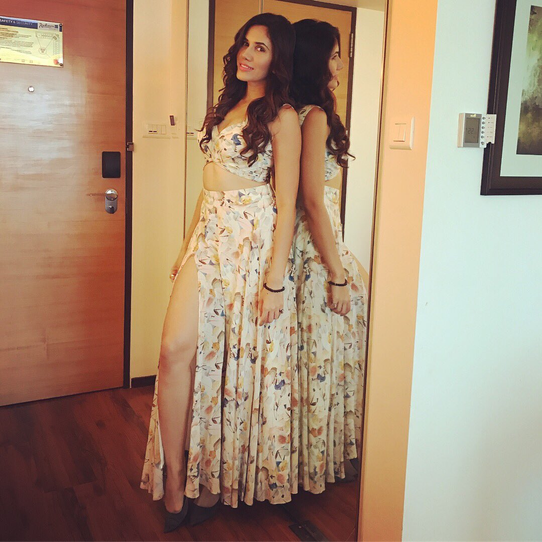 SonnalliSeygall's tweet photo. 2 looks over 2 days for @Apple store launch in #jamshedpur n #ranchi styled by #shreyajuneja  #sonnalliseygall #appleindia #storelaunch https://t.co/yPBa99o6zJ