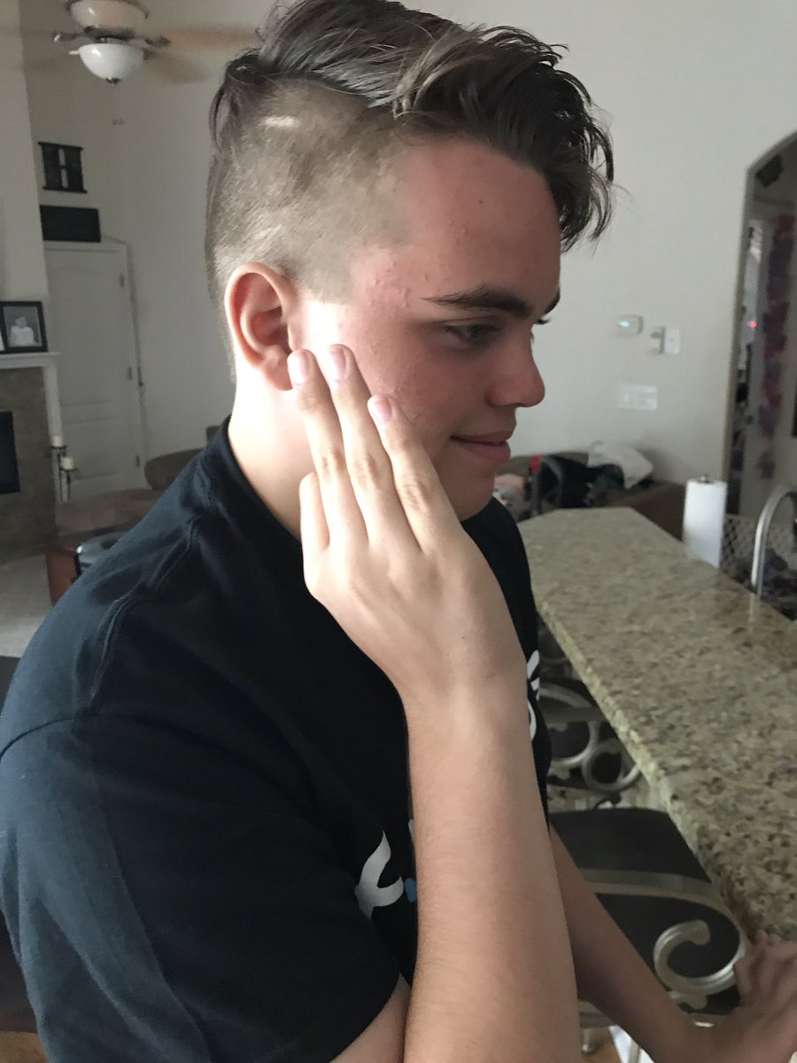 CrustySalt02's tweet image. @RiceGum you fucked up in the head, like Supercuts 😂