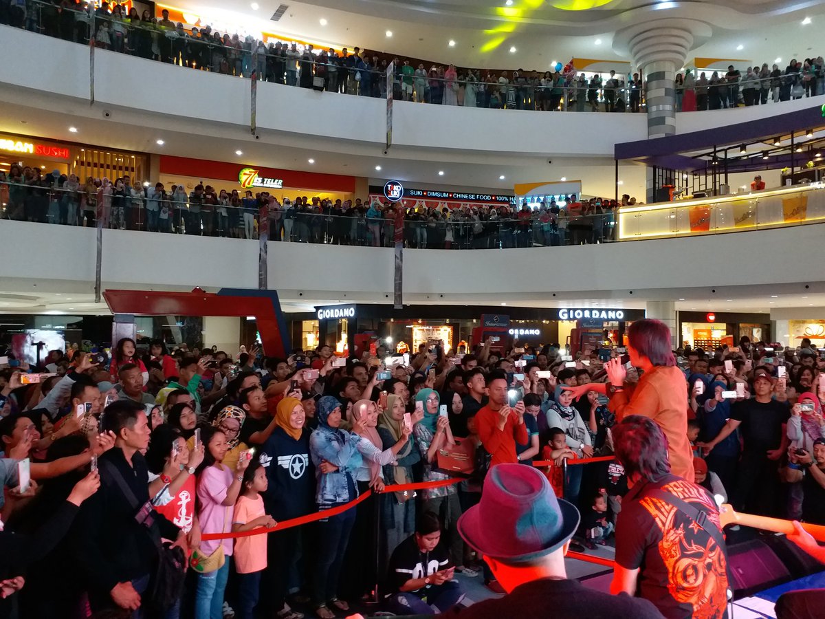 OnceOfficial's tweet photo. Once Mekel @ONCEmkl #OnceOnStage Now at Cibinong Bogor https://t.co/iBHgLPGJ9N