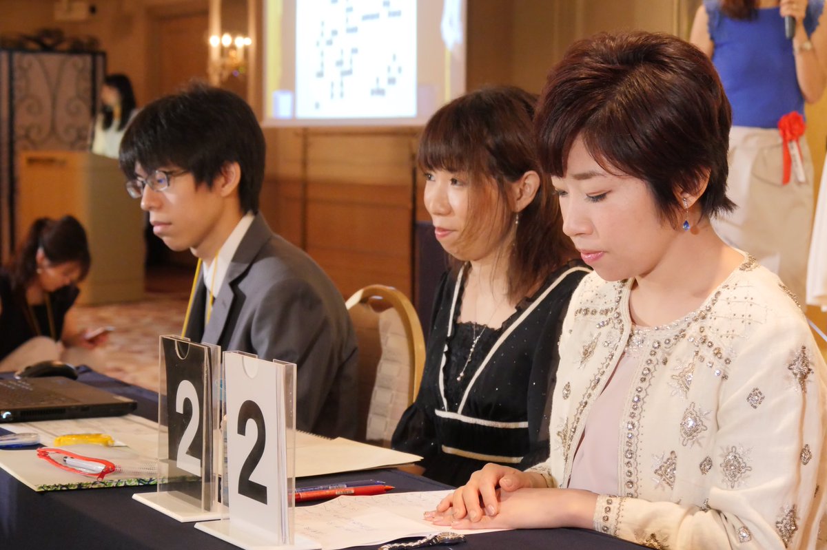 山田 真生 執筆中 納涼囲碁まつり 2日間お疲れ様でした 今回 パソコンでの記録係を担当しました トッププロの対局を間近で見ることが出来て 貴重な経験でした 一番のプレミアシートでした笑 ですが 今日の一番は轟ちゃんです