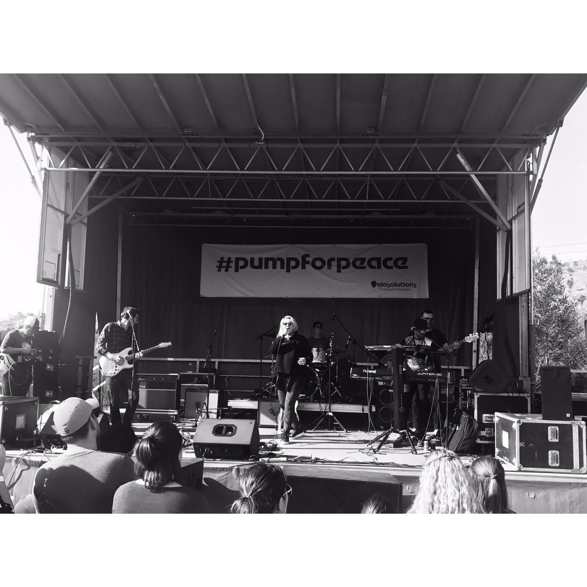 mymusicalmayhem's tweet image. .@karenzoid on the #pumpforpeace stage now. #samusic #livemusic