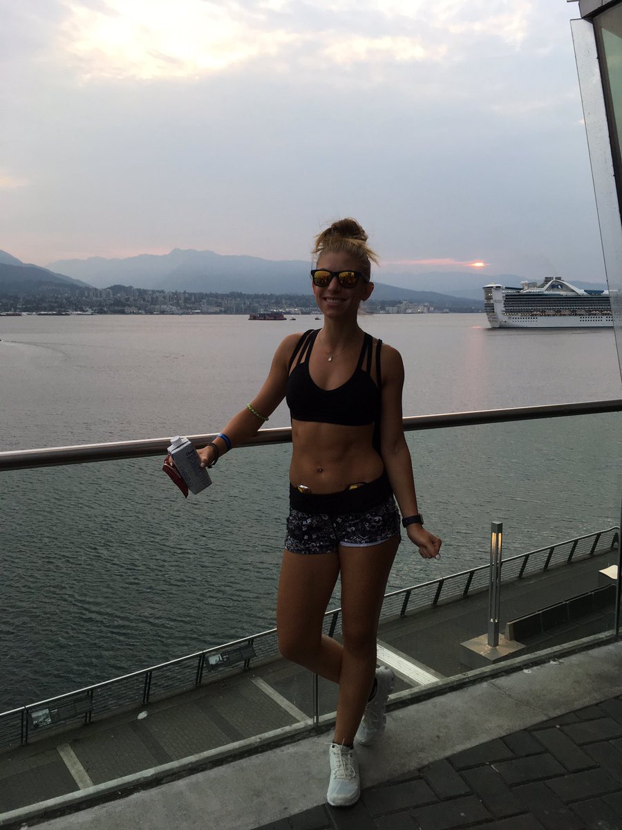 pineapple_jen's tweet photo. Here goes nothing! Back in the saddle...half-marathon after 5 years! #seawheeze #lululemon #vancouver #lovetherun #vanrunco https://t.co/8H54wqj7Hs