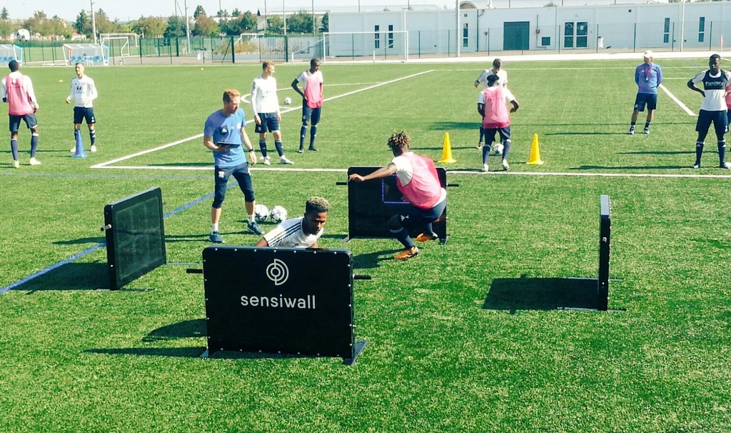 RomainSegui's tweet photo. Reaction time @Sensiwall  #olacademy #perception #speed #skills #performance #creativite #newtool #testing🔴🔵🇨🇭 https://t.co/fVD9zjp5Xl