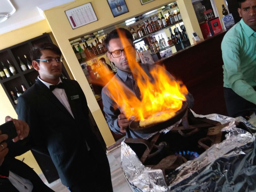 ajitfnb's tweet photo. #Flambe #Practical at #iihmjaipur
#crepesuzette #pineappleflambe #livecooking #OmeleteLive #foodlover #foodfood #INDvSL @IIHMHOTELSCHOOL https://t.co/zg31sGlT4D