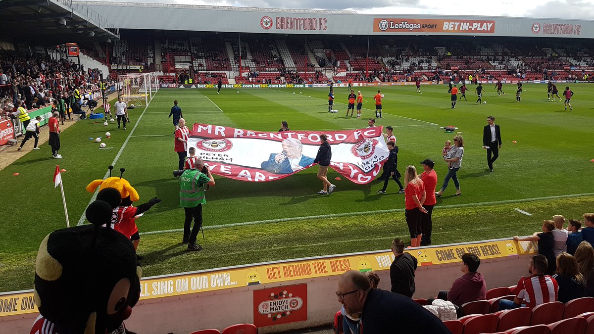 BrentfordFC's tweet photo. ๐ธ Fantastic to see the Peter Gilham flag at Griffin Park this afternoon #BEESNFFC https://t.co/CkrhzJELVG
