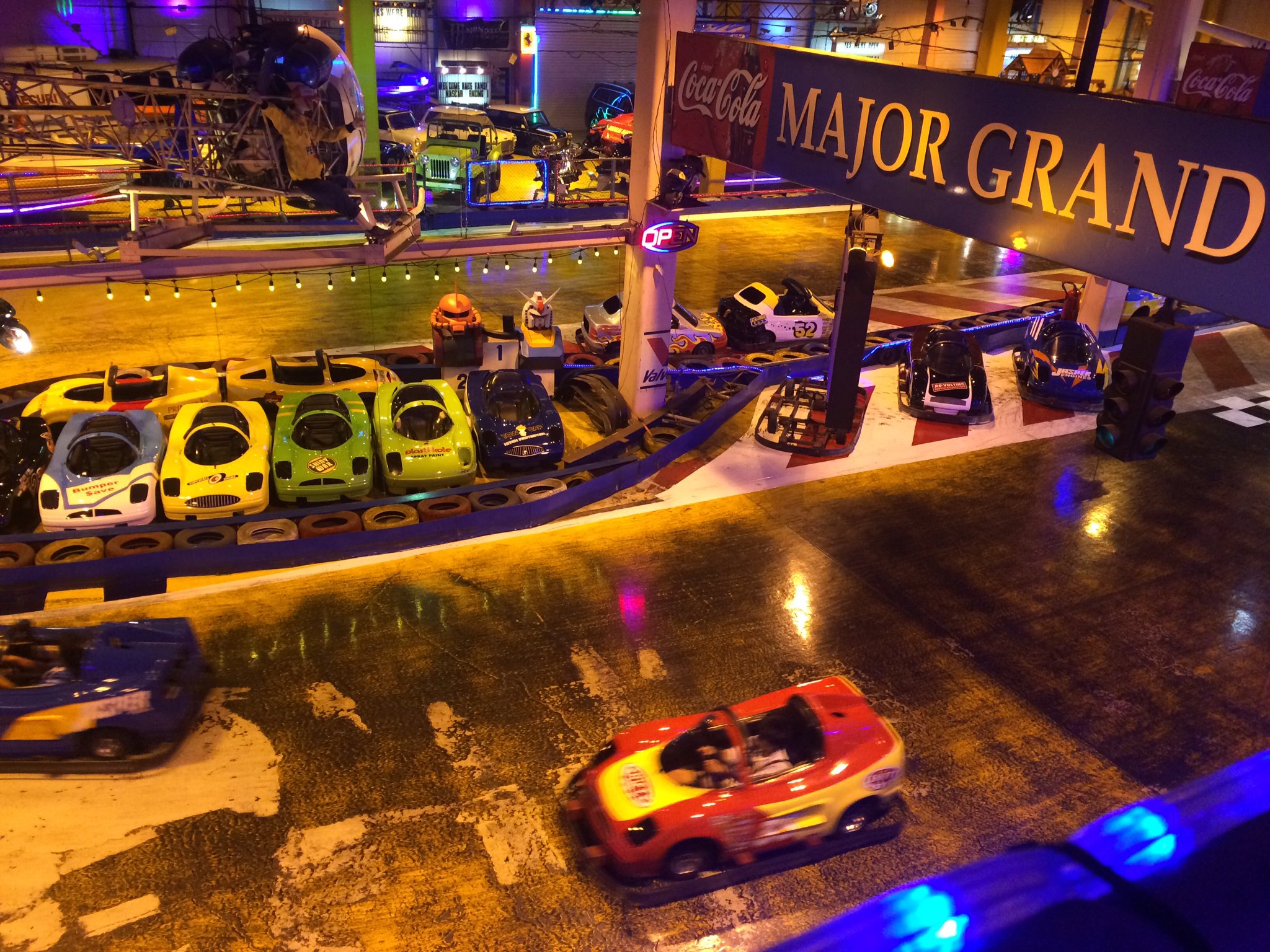 猫又汁 千葉の珍スポット 24時間のゲーセン 大慶園に行ってきた 次から次へと現れる謎のオブジェ 広大な敷地 卓球ありビリヤードありカラオケありカートあり 金魚が見たことない程死んでる金魚すくいありアームの強さがどうかしてるクレーン ゲームあり