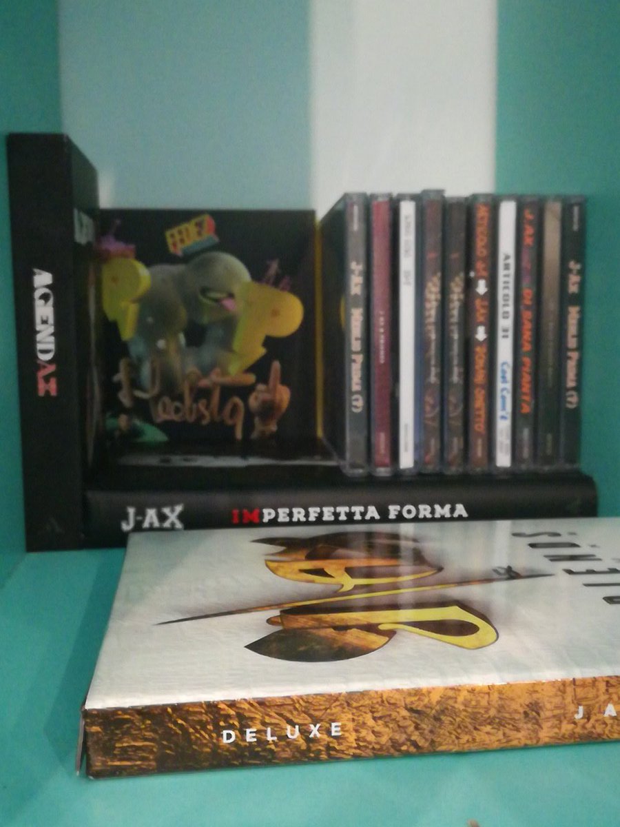 frankdarkx2's tweet photo. @jaxofficial @Fedez Il mio mondo❤️❤️ Guai chi lo tocca 😍😍#cuorenerd grazie zio https://t.co/MCCh67yrNR