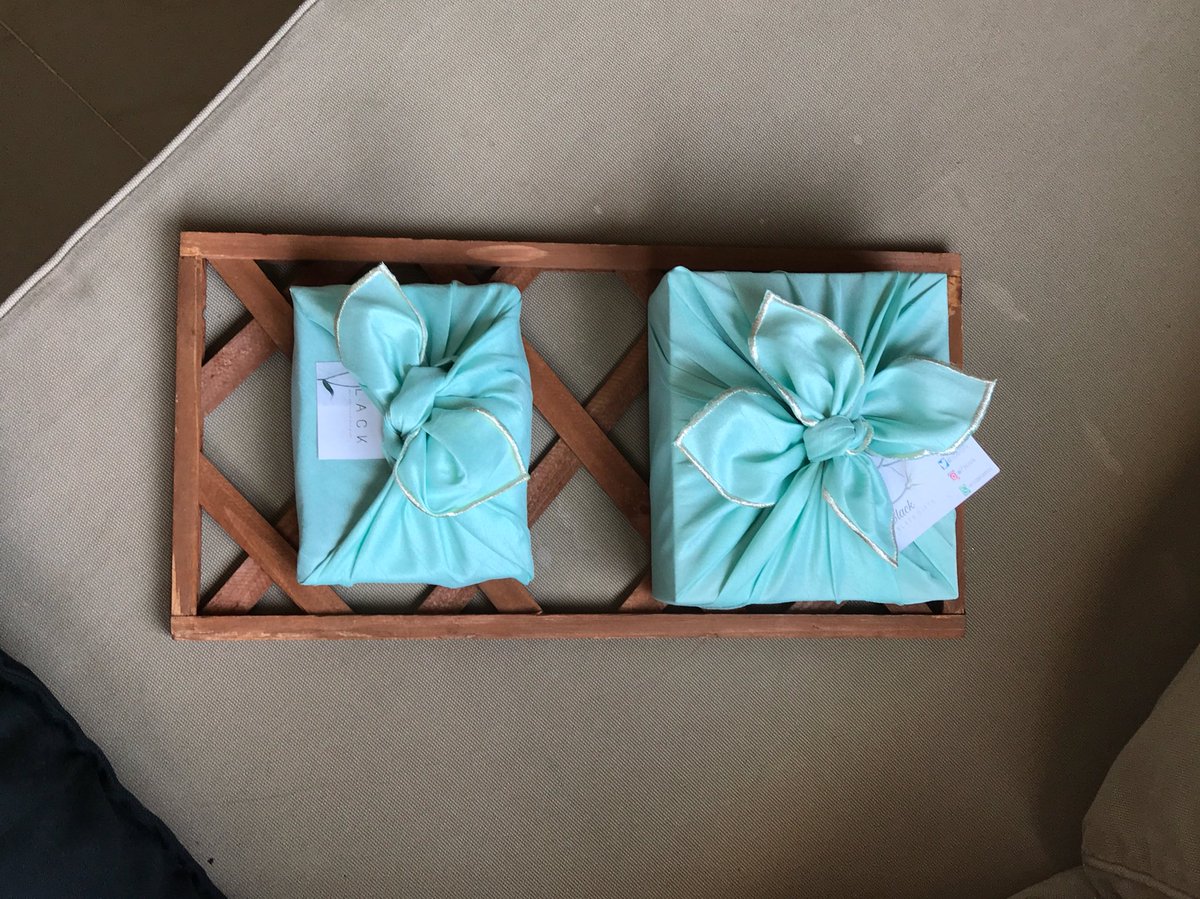 تهدييني السعاده وهي لا تعلم انها اجمل #هديه 🥀. 
To order what's; +971506560151 🖤'