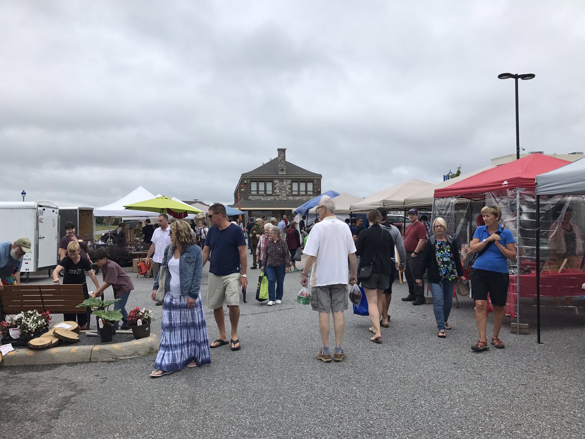 1063jetfm's tweet photo. Come on down to the North Bay Farmers Market and get some great produce and yummy treats!! Im about to have some myself! #summerfunrunner https://t.co/hmq9oy2ePc
