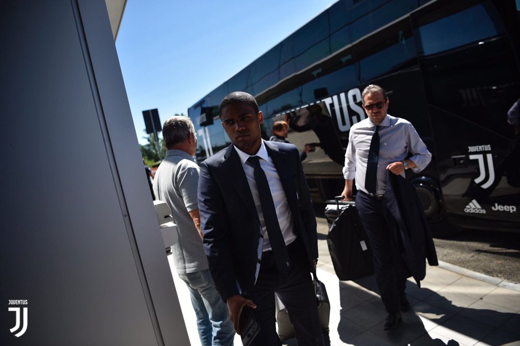 🇩🇪 <a href="/SamiKhedira/">Sami Khedira</a> 
🇮🇹 <a href="/fbernardeschi/">Federico Bernardeschi</a> 
🇧🇷 <a href="/douglascosta/">Douglas Costa</a> 

#SupercoppaTIM ⚪️⚫️ #JuveLazio