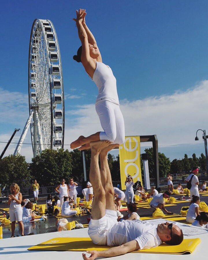 stmethode's tweet photo. Bon #yoga! #LoleWhiteTour #Montreal #StMethode 💛☀️ https://t.co/XV6bjICAwZ