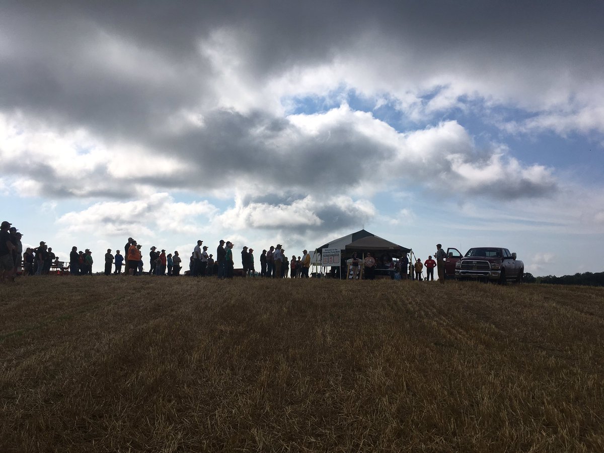 jennlhal's tweet photo. Chatham Kent plowing match sponsored by BMO, #swodrocks https://t.co/C45b7yyhhS