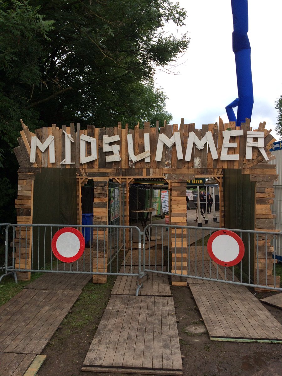 MariejanneRABO's tweet photo. #DichtbijteamHeuvelland van #RabobankCentraalZuidLimburg gisteren bij de entree van #MidsummerMargraten aanwezig.👍 https://t.co/ItVbXjIVB9