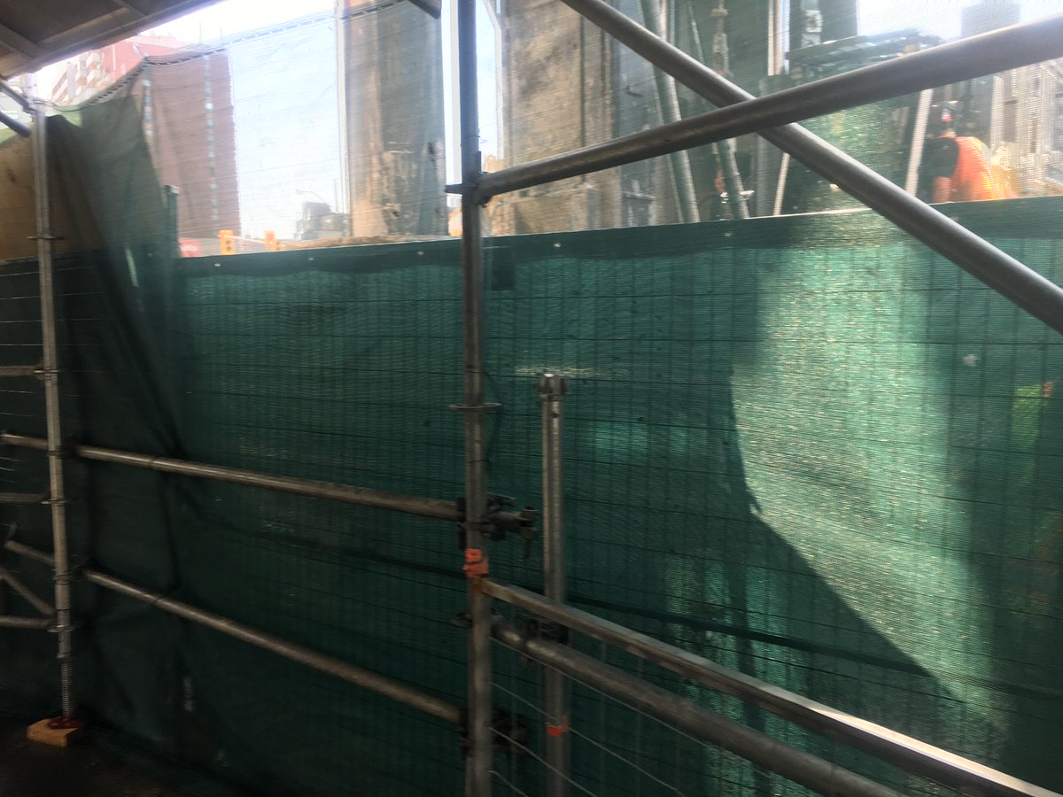 opmb100's tweet photo. @Kathleen_Wynne @CP24 @EglintonWest still #fencedin, still #cagedin #nobiz #nocoverage only #OPMB100 https://t.co/PjqsgXmNi7