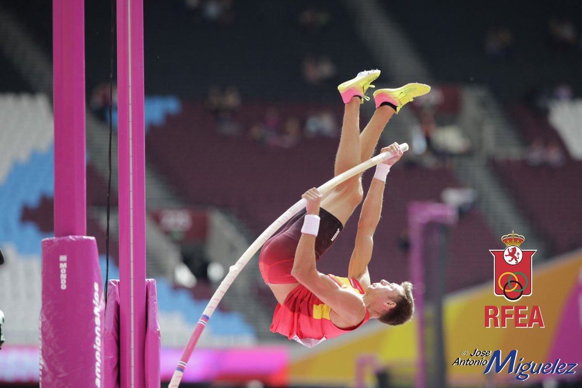 atletismoRFEA's tweet photo. #pasionporcompetir @PauTonnesen en pleno acción en la pértiga donde ha igualado su mejor marca personal al AL (por @ja_miguelez) https://t.co/UU0s6sAwAY