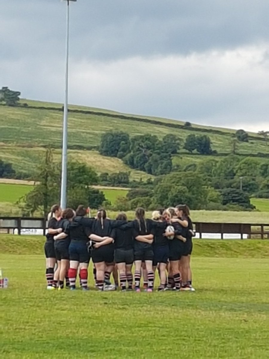 oneillam1's tweet photo. @WicklowRFC ladies warming up for the touring New York side. https://t.co/wkbr0H7iKB