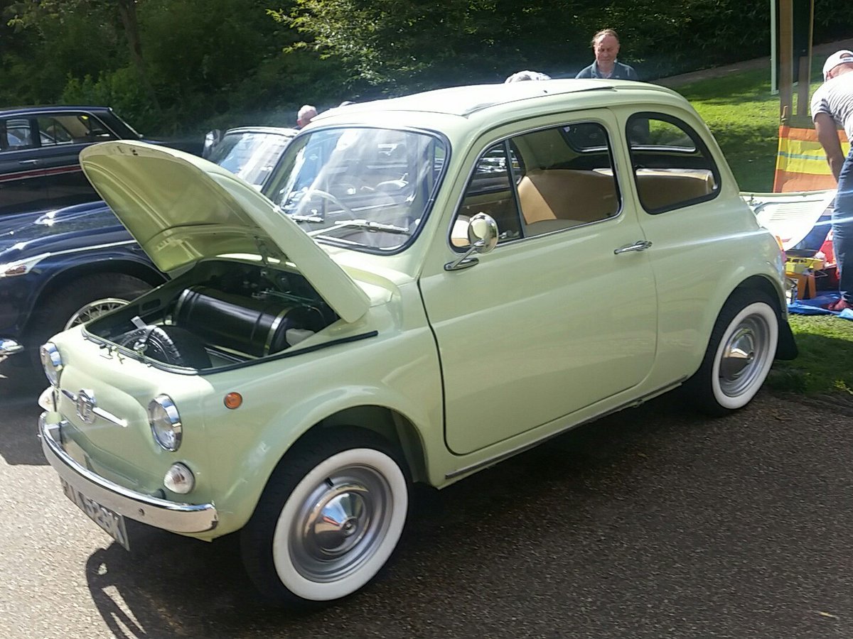 cllrPeterKelly's tweet photo. Vintage Car fair today at @Parks_Streets Avenham and Miller Park #summerofevents https://t.co/2a5oEGCLOn