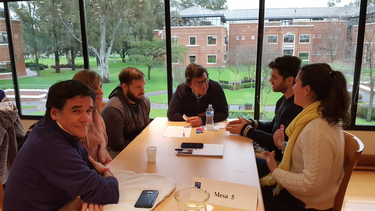 SilviaTorresC's tweet photo. Nuestros mentores #navesiae en acción @psimoncasarino @AriEche1983 @PwC_Argentina @dluque @EntrepreIAE @IAE_Austral https://t.co/GSIYrX6csc