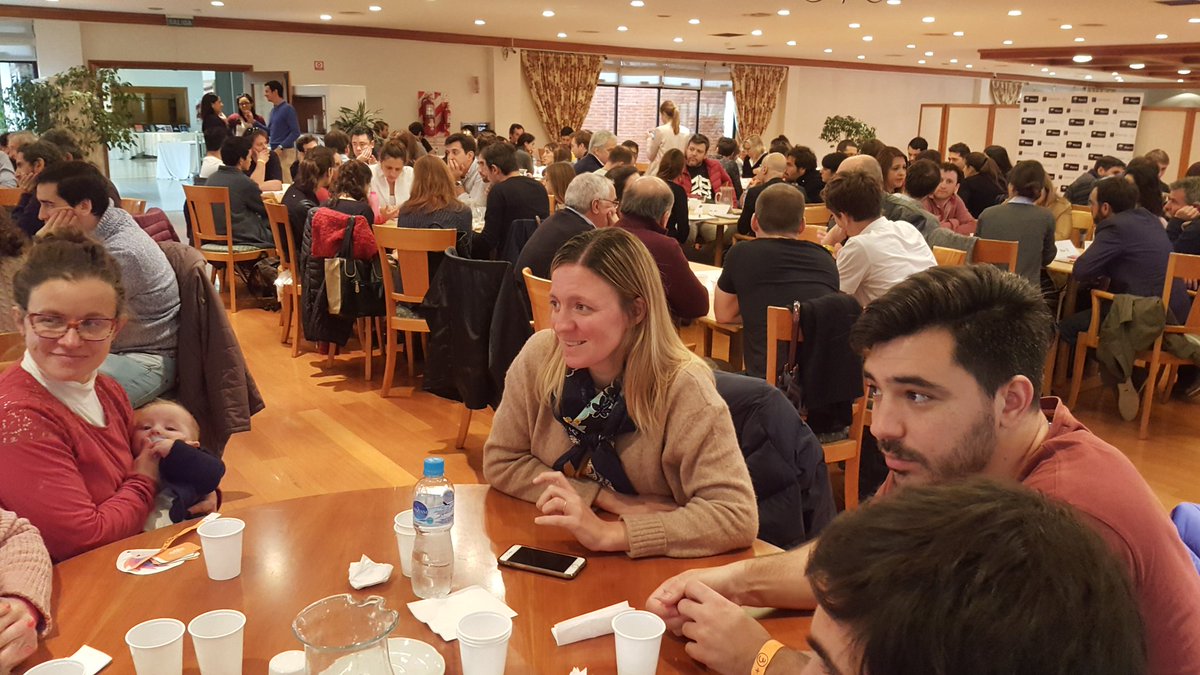 SilviaTorresC's tweet photo. Nuestros mentores #navesiae en acción @psimoncasarino @AriEche1983 @PwC_Argentina @dluque @EntrepreIAE @IAE_Austral https://t.co/GSIYrX6csc