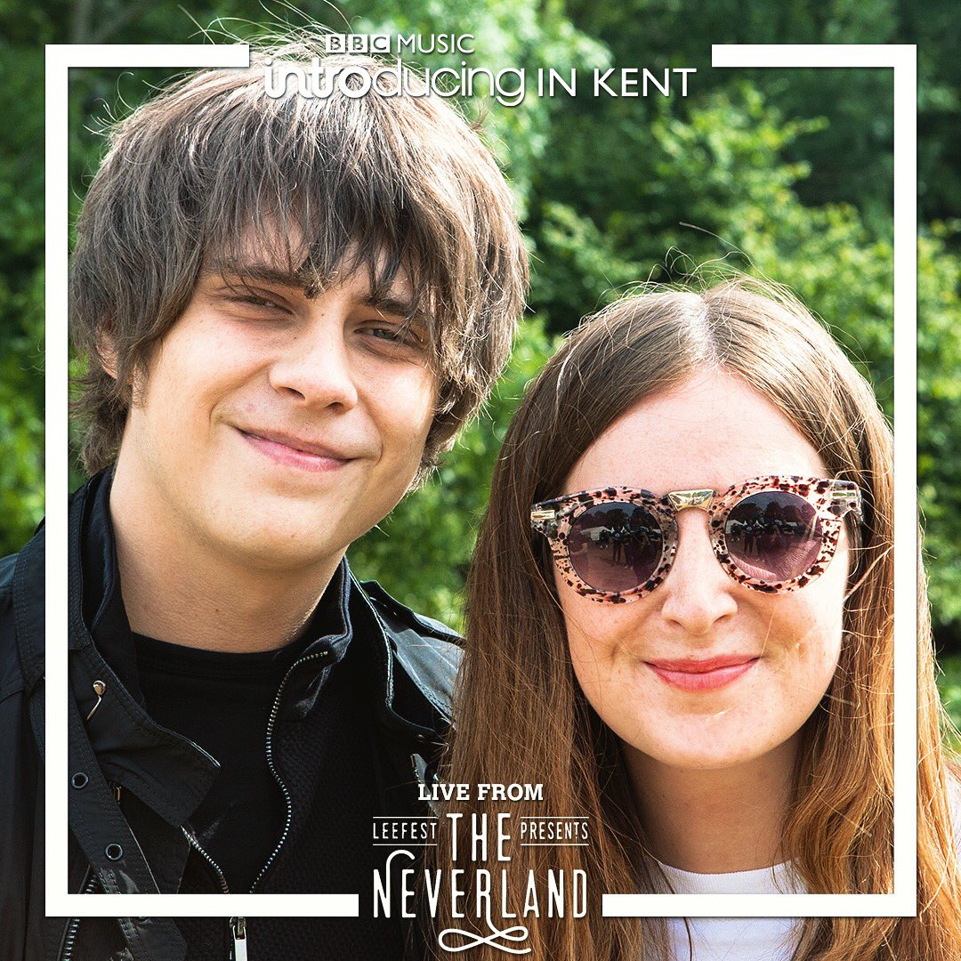 AbbieAbbiemac's tweet image. Lovely chats with @jakebugg at @leefest yesterday 💕

Hear all about his new music &amp;amp; Nashville adventures on @bbcintroducing in Kent at 8pm 📻