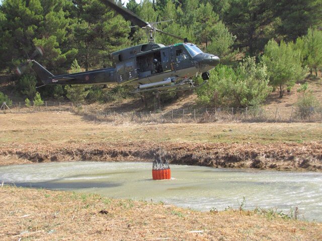 ItalianAirForce's tweet photo. #InCorsoOra due #missioni per spegnimento vasti #incendi con #HH212 #80CSAR in #Sardegna prov.#Nuoro e in #Sicilia zona #Agrigento(foto rep) https://t.co/C8UkL55fNW