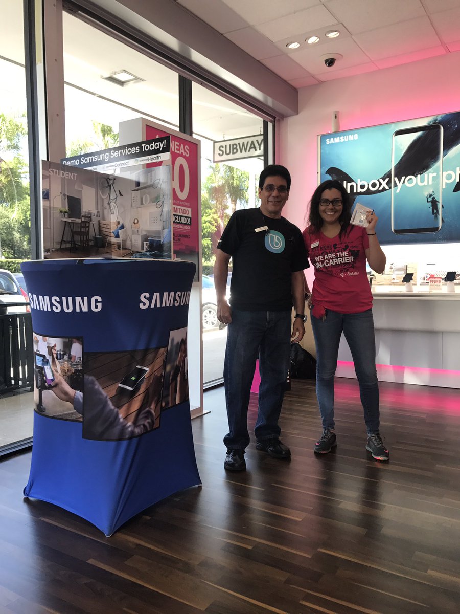 When Samsung comes to treat our team and customers extra special 😍💕@theSamsungSide @rdmgperez @pattyc101