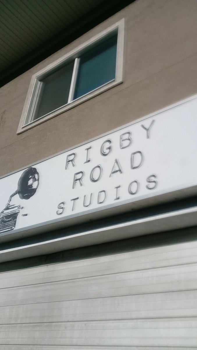 latenightsavior's tweet photo. Studio time!!
#LNS #rigbyroadstudios #NewMusic #midnightmotions #jimmyclip #rockmusic https://t.co/FlPJJzMFij