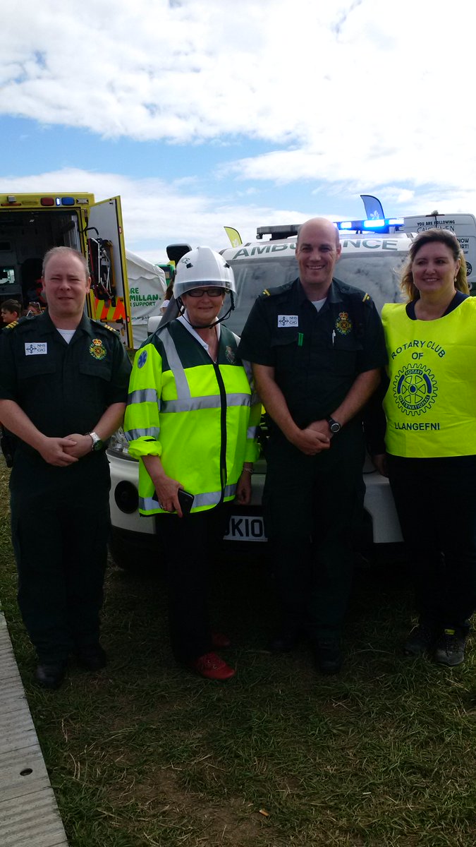 WayneDa96404452's tweet photo. @llangefnirotary yn ymweld a @welshambulance yn yr @Steddfod2017 . diwrnod olaf heddiw, dewch in gweld https://t.co/FLtikAy8n8