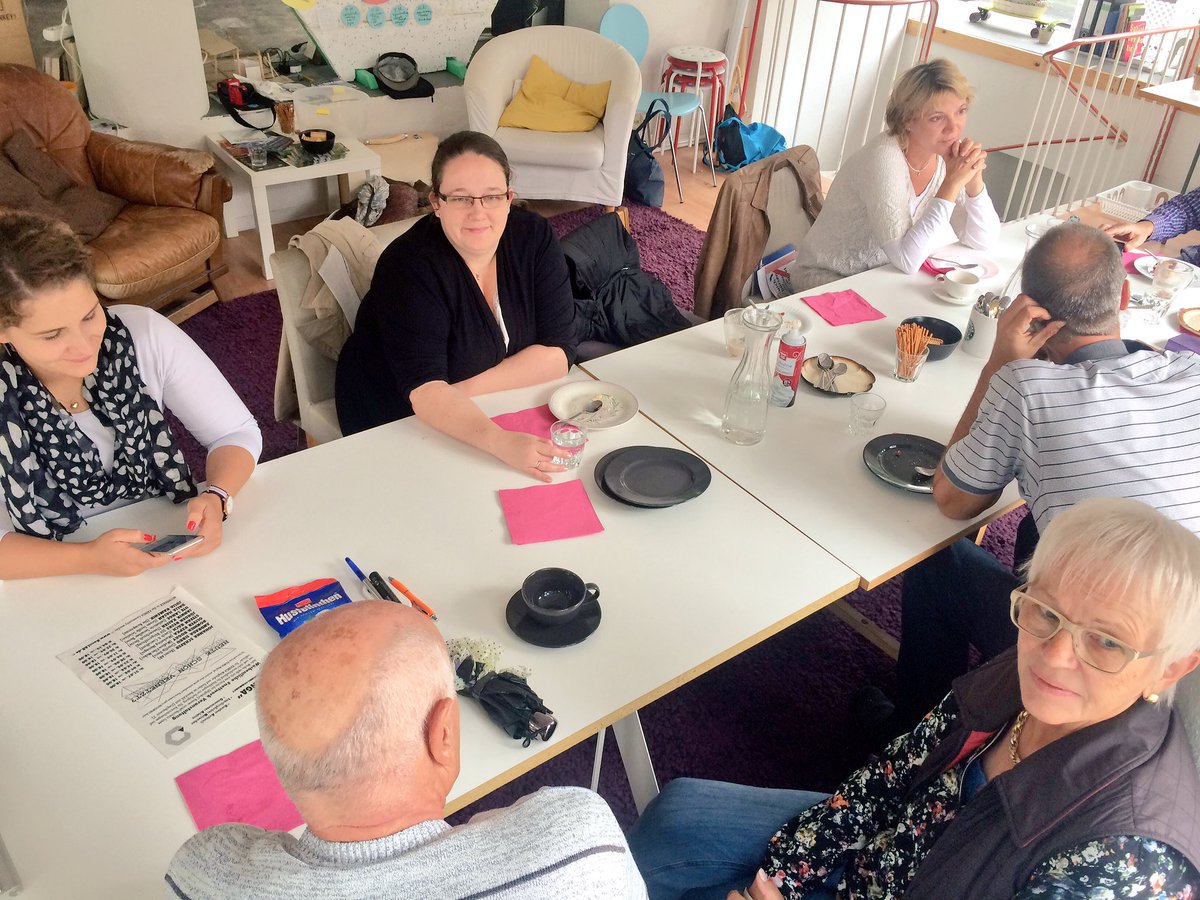 joscchh's tweet photo. Nachtrag zum #KAINGAtag #Kaffeeklatsch 🍰
Schön, dass ihr da seid @OliverKepka @JuliaSchaefer24 @StephKatBr @WiseWay_ Oma, Opa & Co #KAINGA 🍒 https://t.co/SG4lJfYnJ5