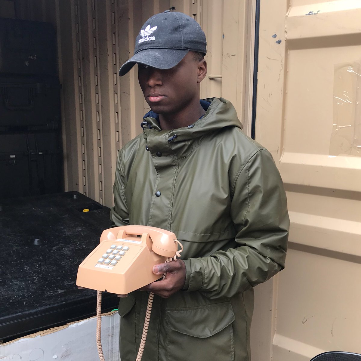 thriftuh's tweet photo. Hold the mf phone... https://t.co/KWVawO9WJ5