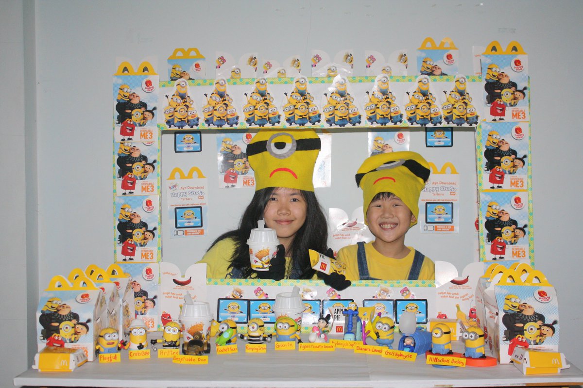hubertdaryanto's tweet photo. Apple Pie &amp; Banana Oreo Mc Flurry favorit kami @McDonalds_ID &amp; 12 Minions  DESPICABLE ME  yg keren #McDDM3photo mau banget diajak ke Dubai https://t.co/1A9YTiNinJ