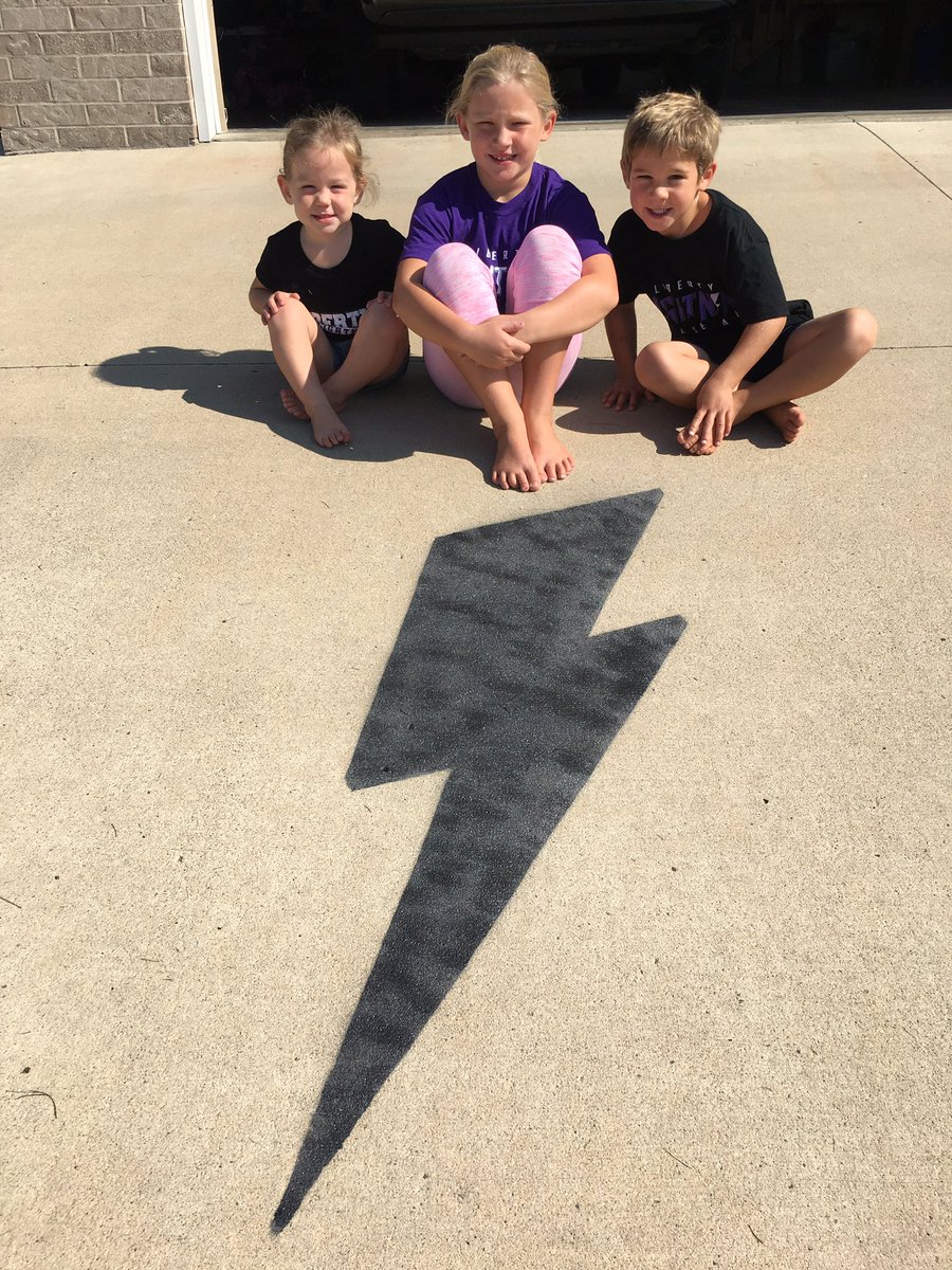 Coachheather10's tweet photo. @NLBoltsFootball @NLBolts @LibertyHS_GBkb @Go_Liberty_HS BOLT THIS TOWN!!⚡️ https://t.co/c3D0vUAdR0