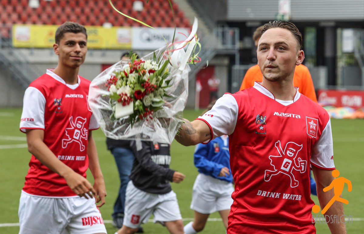 Beeldsalon's tweet photo. #MVV Speler van het Seizoen 2016-2017 https://t.co/em8eOefUaG