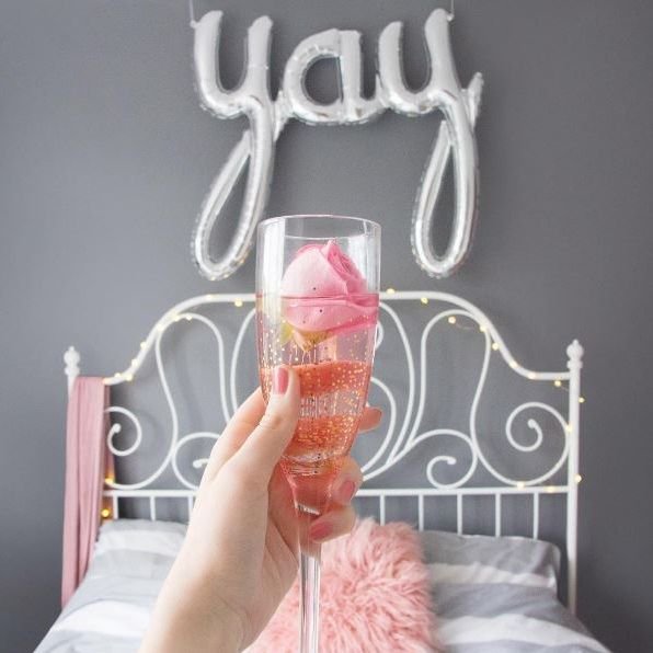 PartyCityFR's tweet photo. Tchin-tchin ! C’est le week-end !

📸 de notre ballon Yay par FridayFaye sur Instagram https://t.co/hYaj6FUwKG