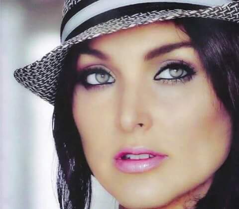 mariahe84260993's tweet photo. Mi bella @BLANCASOTOTM q tengas un hermoso día, deseo que la felicidad te abraze y núnca te suelte👸cuidate mucho Dios te bendiga #teamsoto💋❤ https://t.co/GKy2bnm2yY