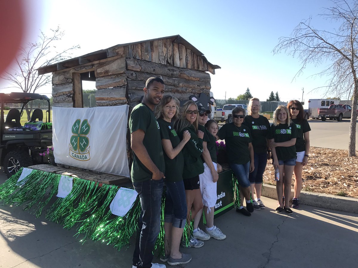 amynlaing's tweet photo. Getting ready for the parade blue heron fair Barrhead @ToddLinnen_TD @BrianGervaisYYC https://t.co/Y8H9D7LATS