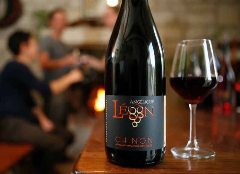 cavesommeliers's tweet photo. « Qui sait déguster ne boit plus jamais de #vin mais goute des #secrets » #Domaine Angélique Léon. https://t.co/wvEyGL7NxA https://t.co/UrqkyKzOfx