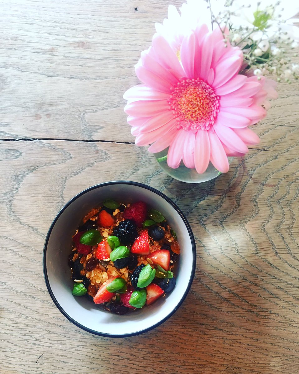 Missed #brunch hour today? NO WORRIES - Sunday brunch served 10-14! Fancy some homemade #granola? 😍🌸