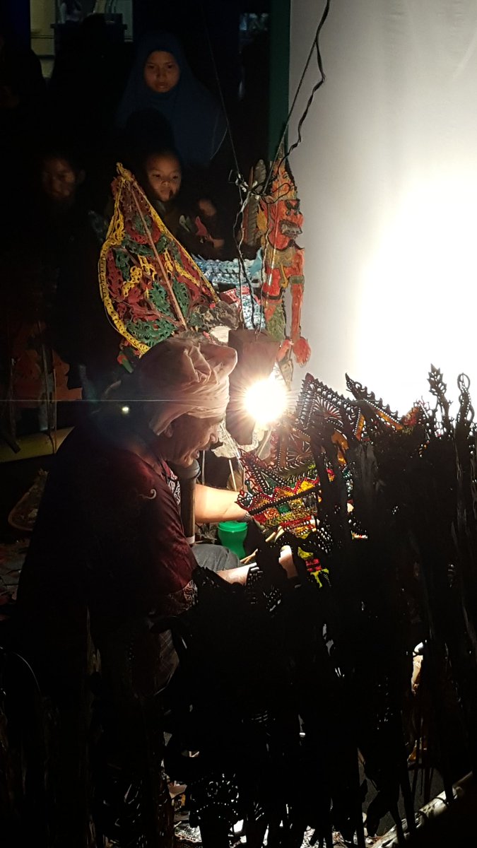 zetaragi's tweet photo. Shadow play theater at #2HangKasturi. #MalamWayang @MedanPasarKL https://t.co/fgeGYFWLlt