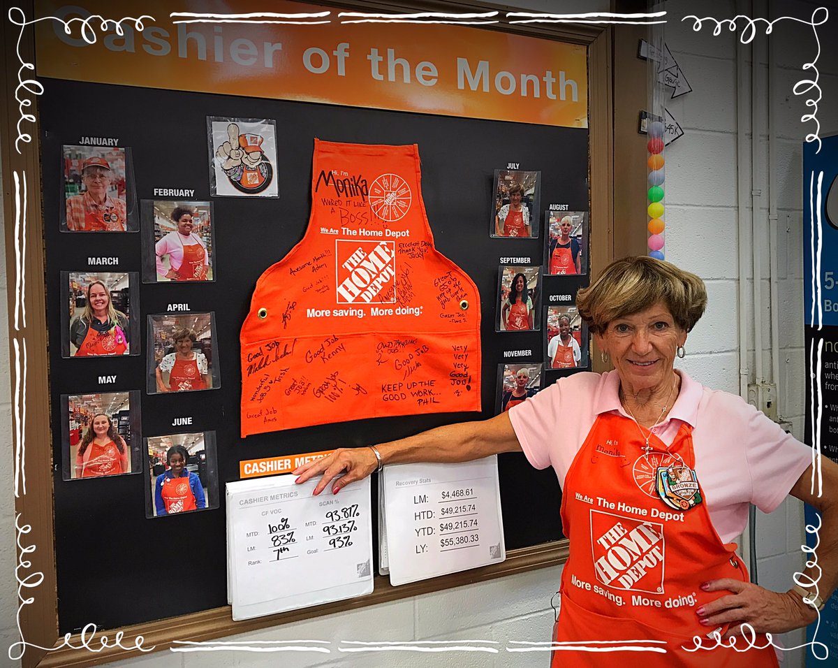 Monika took time to pose for a congratulatory twitter pic 😃