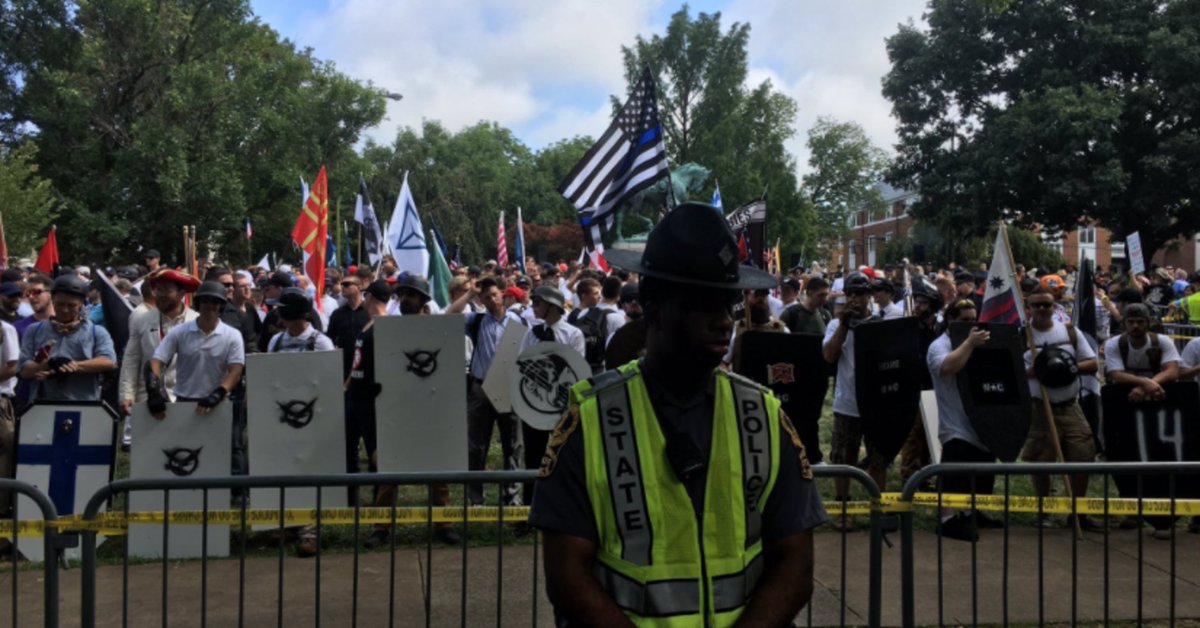 HuffPost's tweet photo. “If this were Ferguson riot gear, tear gas, everything would have been used." #Charlottesville https://t.co/YLvMtJFs0N https://t.co/5WJAj0O57N