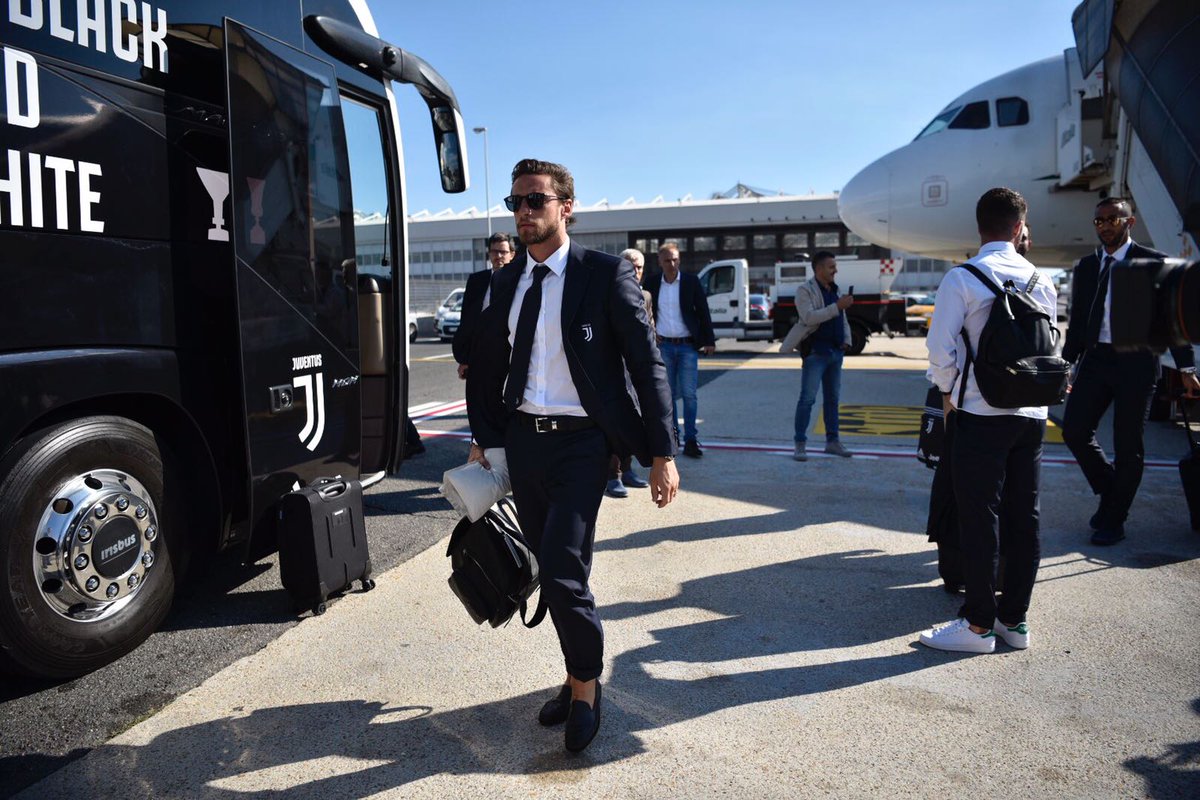 juventusfcen's tweet photo. 🛬 Touch down in the capital ⚪⚫

#FinoAllaFine #SupercoppaTIM https://t.co/VLh4W78c76