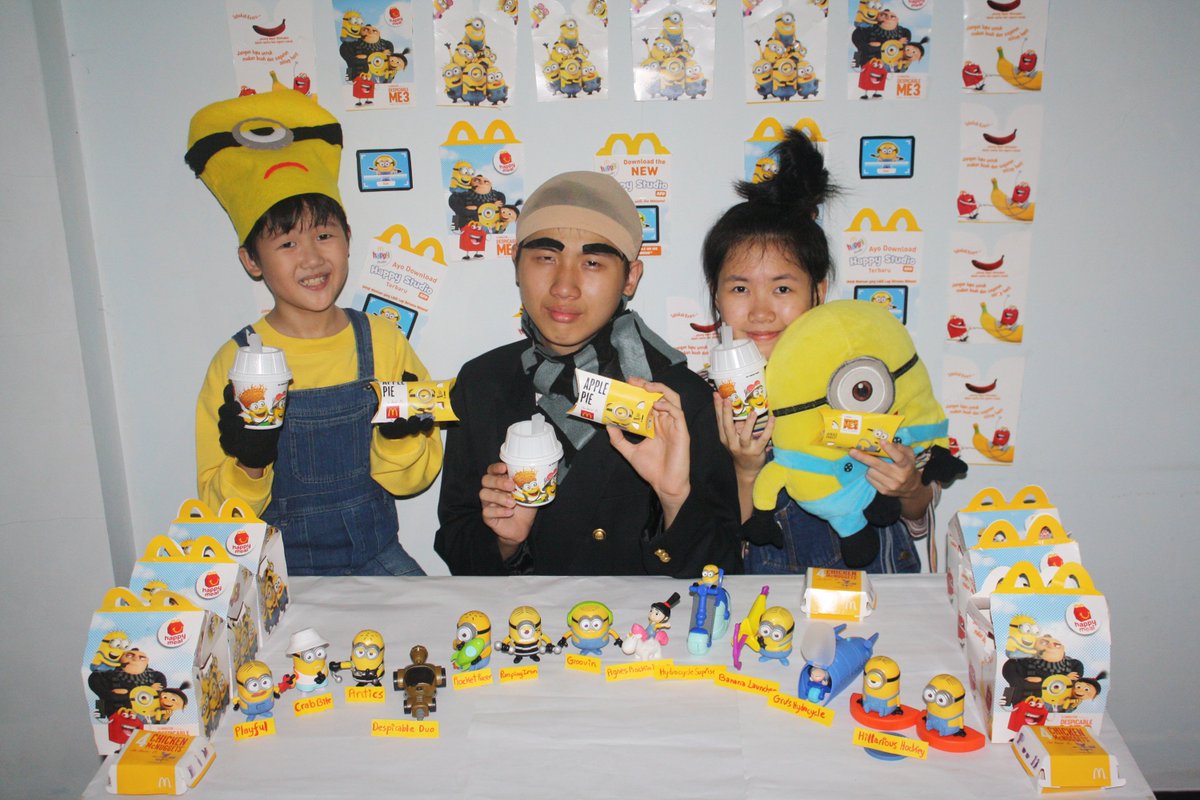 hubertdaryanto's tweet photo. Gaya seru  kami @McDonalds_ID  nikmati lezatnya Apple pie &amp; Banana Oreo Mc Flurry ditemani 12 Minion DESPICABLE ME 3 yg keren  #McDDM3photo https://t.co/9qroULwRAW