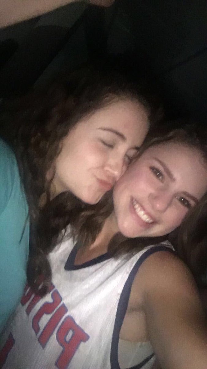 Grtchn_Anderson's tweet photo. Happy Birthday twin!!!❤️ @paigeradman https://t.co/f0qV4gf5BI