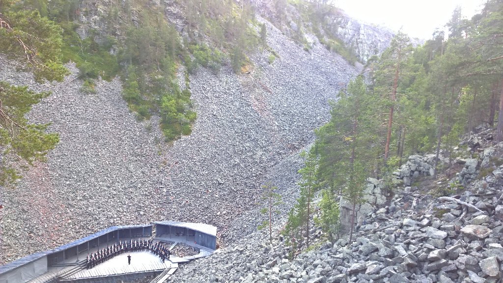 suviaherto's tweet photo. #Aittakuru, one of the most amazing concert venues in the world. @YLChoir on stage. #Finland100 @thisisFinland https://t.co/4KqXtLMS7C