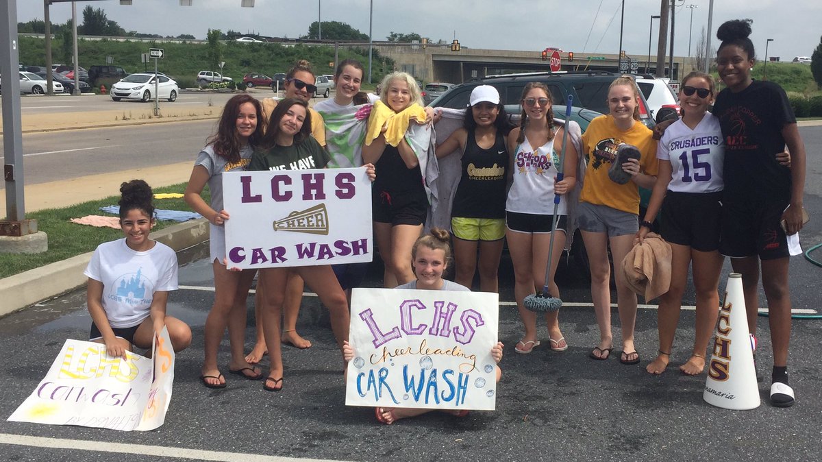 HainesCara's tweet photo. @LCatholic Girls basketball comes out to support the cheerleading squad! Crusaders rock! 🚗💦@LCHS1022 @juscallmekiki23 https://t.co/6n7Js6Olpa