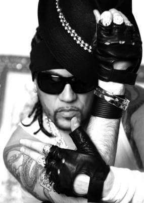 1OOpour1OOFans's tweet photo. Ca fait longtemps qu'on a plus vu #Vitoo ! ❤
Retour sur #FatalBazooka #Fatal @ObispoPascal & @MichaelYoun
✔ https://t.co/XzYETz7zLp https://t.co/hmOESdKnUA