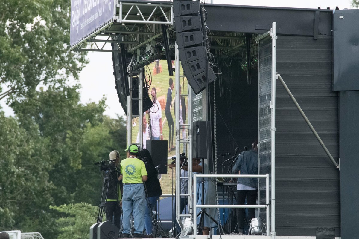 ianandmj's tweet photo. .@BrentwoodCentre .@brentwood_bc #bgf2017 would not allow press photography - do you not support freedom of the press? #brentwood https://t.co/bm7eVOzivS