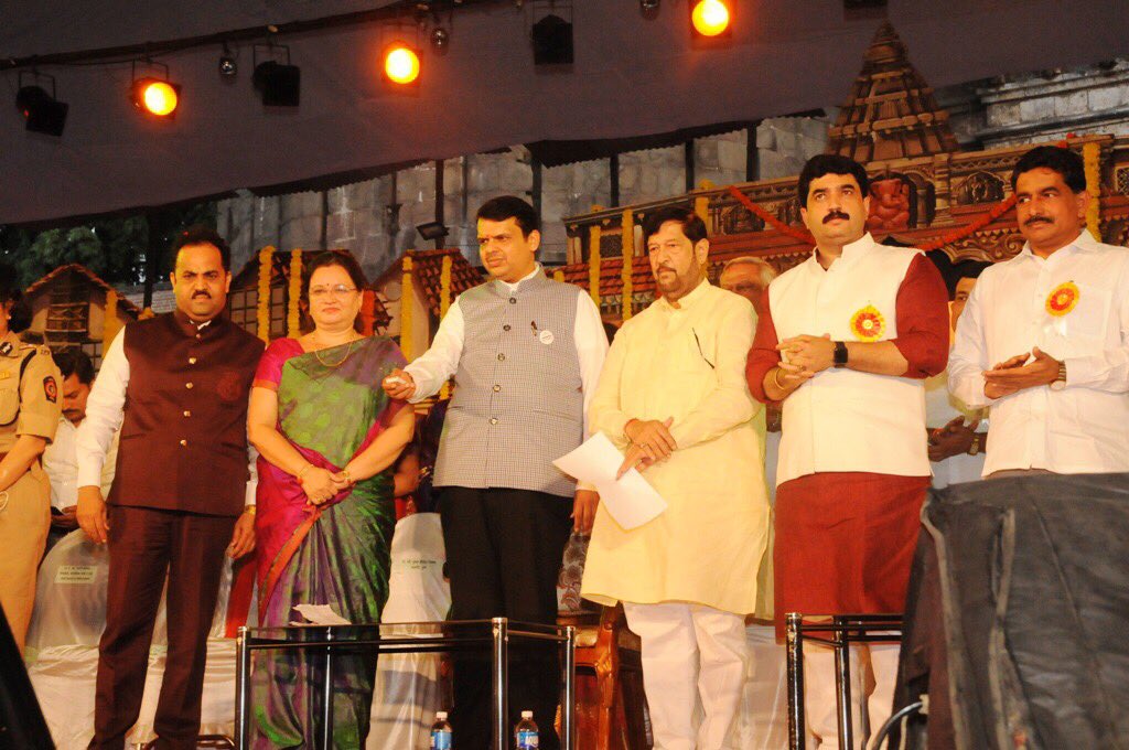 Dev_Fadnavis's tweet photo. Also launched the logo of 125th Anniversary Celebrations at this occasion.
#Pune https://t.co/2JZzsvwtm6